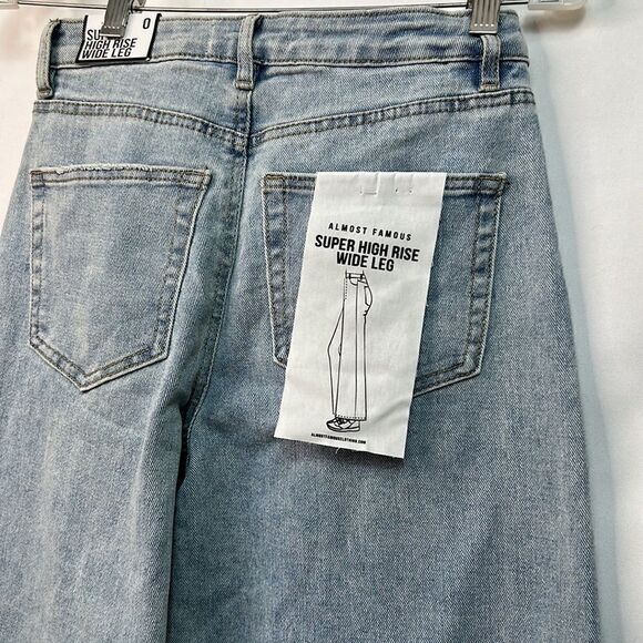 Almost Famous Super High rise wide leg light wash jeans size 0 NWT - Picture 9 of 13
